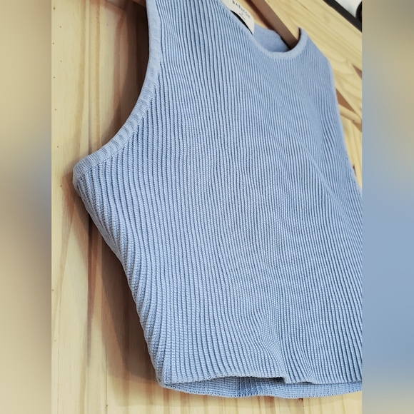 Aritzia Babaton Size M Light Blue Sculpt Knit Racer Cropped Tank - Picture 4 of 7